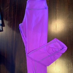 Purple Beyond Yoga cropped yoga pants